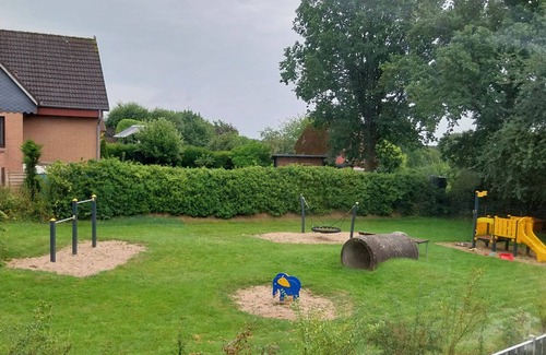 Bargenstedt Apartment | Apartment 'Hennings' with Private Terrace, Shared Garden and Wi-Fi
