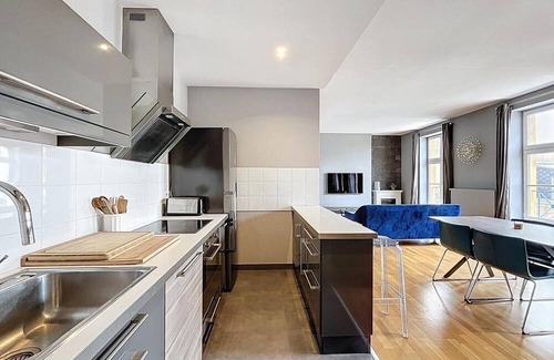 Metz-Centre – Ancienne Ville Apartment | Apartment, high standard, view of the Cathedral and Temple Neuf, with parking lot
