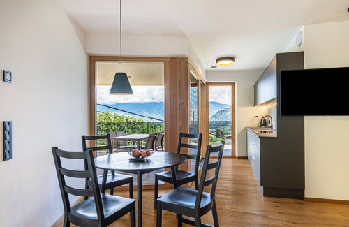Lagundo Apartment | Apartment Hofer Hof MUT with Mountain View, Wi-Fi & Terrace