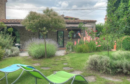 Montalla Apartment | Apartment/house in a Tuscan stonehouse with private swimming pool and garden
