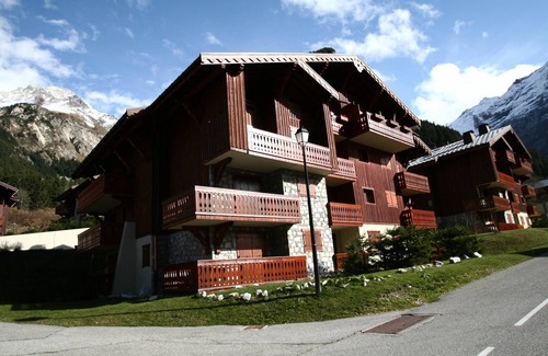 Pralognan-la-Vanoise Apartment | Apartment in the Mountain In The Vanoise Park