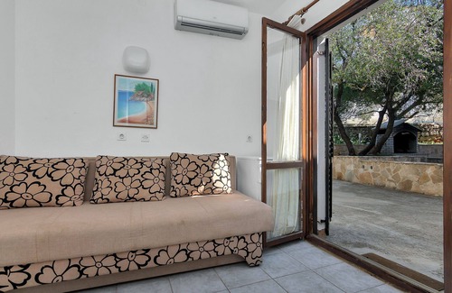 Pokrivenik Apartment | Apartment Igor - 5 m from beach: B(2+2) - Cove Pokrivenik, Island Hvar, Croatia