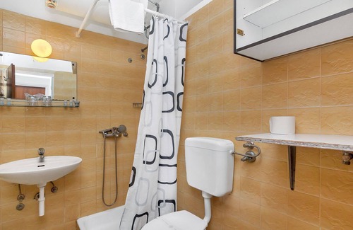 Pokrivenik Apartment | Apartment Igor - 5 m from beach: A(6+2) - Cove Pokrivenik, Island Hvar, Croatia