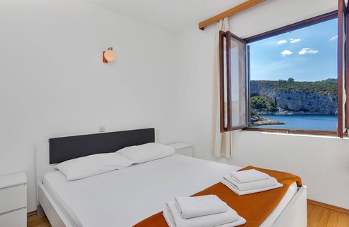 Pokrivenik Apartment | Apartment Igor - 5 m from beach: A(6+2) - Cove Pokrivenik, Island Hvar, Croatia