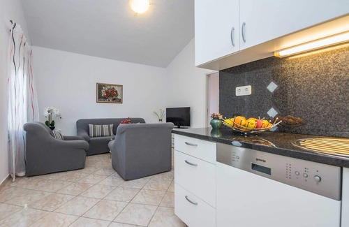 Vir Apartment | Apartment in a quiet area | for 4 persons | 20 m from beach