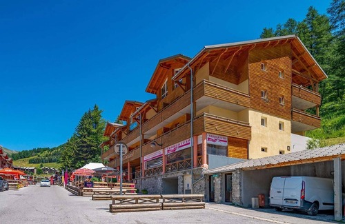Allos Apartment | Apartment in Alps near Ski Slopes
