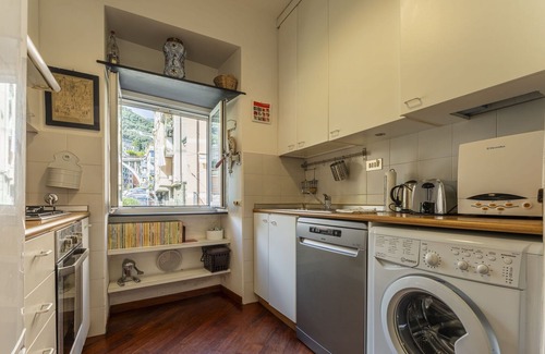 Bogliasco Apartment | Apartment in Bogliasco with 2 bedrooms sleeps 5