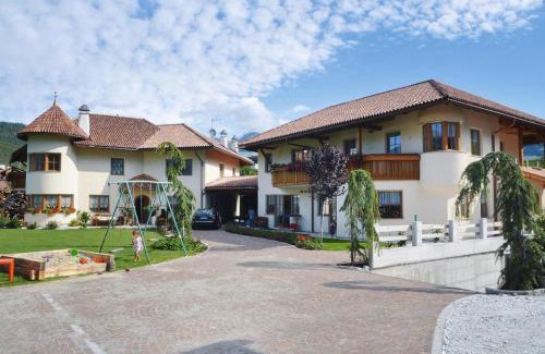 Sciaves Apartment | Apartment in Brixen with Pool & Dolomites Views