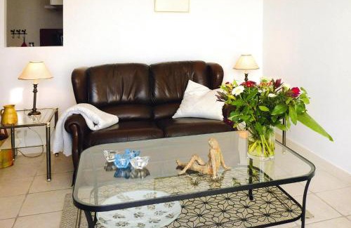 Caderousse Apartment | Apartment in Caderousse with Pool