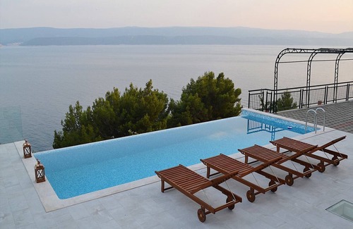 Celina Apartment | Apartment in Celina with Infinity Pool & Sea View
