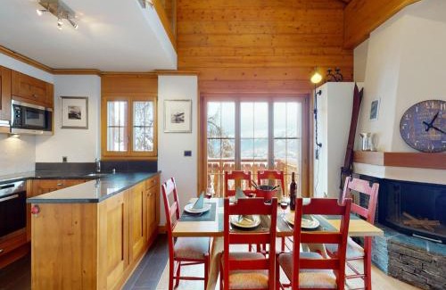 Saint-Pierre-de-Clages Apartment | Apartment in central location with views