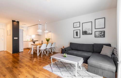Split Apartment | Apartment In Centre For 6