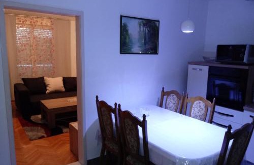 Split Apartment | Apartment In Centre for 7