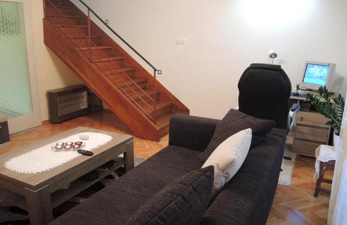Split Apartment | Apartment In Centre for 7