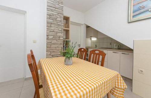 Drasnice Apartment | Apartment in Drasnice with sea view, terrace, air conditioning, WiFi 4992-2