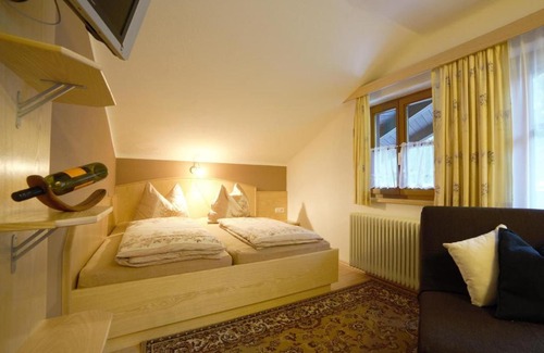 Flachau Apartment | Apartment in Flachau with Mountain Views
