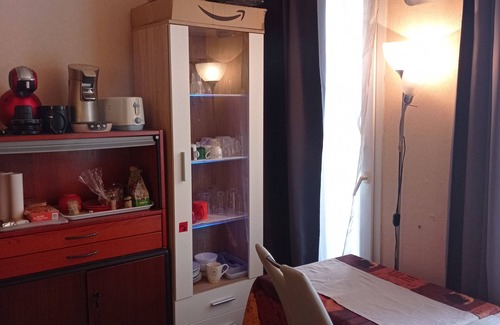 Le Kremlin-Bicetre Apartment | Apartment in a quiet residential building in Paris