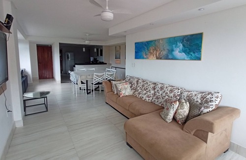 Jardim Oceania Apartment | apartment in front of the sea, just cross the street!