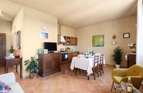 Siena Apartment | Apartment in historic Villa "Le Contrade": view & authentic hospitality in Siena