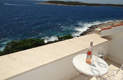 Krizni rat Apartment | Apartment in Hvar town with Seaview, Loggia, Air condition, WIFI (199-3)