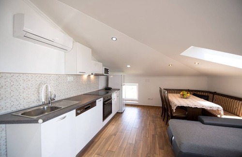 Ika Apartment | Apartment in Ika with Seaview, Balcony, Air condition, WIFI (5025-2)