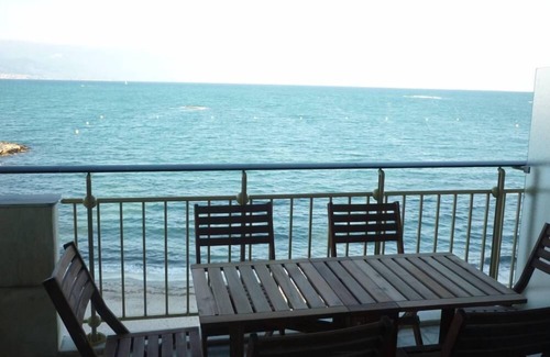 Cap-d'Antibes Apartment | Apartment in luxury building facing the beach