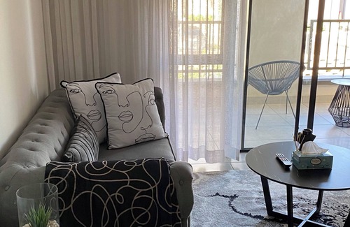 Greater Johannesburg Metropolitan Area Apartment | Apartment in Midrand nA beautiful lagoon experience