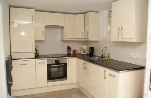 Montbrun-les-Bains Apartment | Apartment in Montbrun-les-Bains near forest
