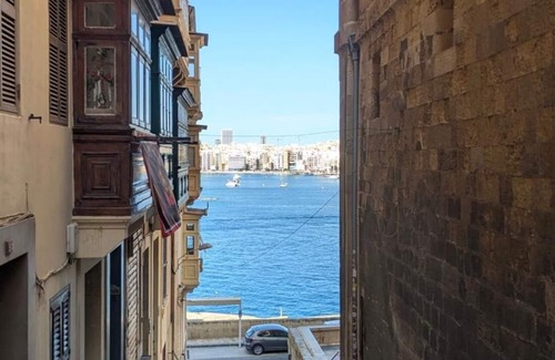 Madliena Apartment | Apartment in Valletta by Ruwts