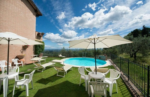 Pancole Apartment | Apartment in Pancole with 1 bedrooms sleeps 4