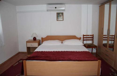 Pirovac Apartment | Apartment in Pirovac with Terrace, Air conditioning, Wi-Fi, Washing machine (4793-3)