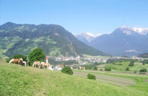 Arzl im Piztal Apartment | Apartment in Pitztal with Mountain Views