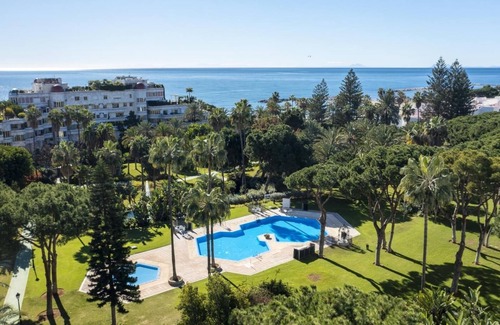 Puerto Banus Apartment | Apartment in Playas del Duque for 4 people | Casa Cadiz 208