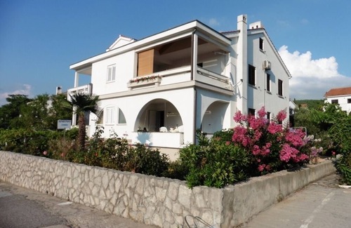 Omisalj Apartment | Apartment in Punat with Terrace, Air condition, WIFI, Washing machine (3829-3)