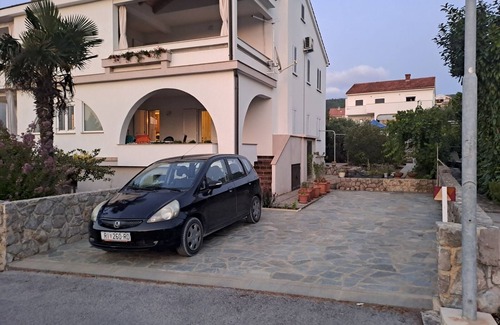Omisalj Apartment | Apartment in Punat with Terrace, Air condition, WIFI, Washing machine (3829-3)