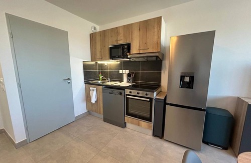 Serignan Apartment | Apartment in residence with swimming pool 400 m from the beach.