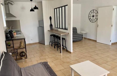Solenzara Apartment | Apartment in residence with swimming pool facing the sea- 5 pers-climatized
