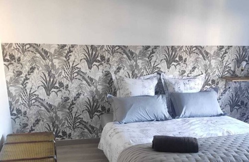Blois Apartment | Apartment in residence with free private parking in the city center of Blois.