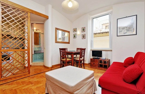 Rione XIV Borgo Apartment | Apartment in Rome with 1 bedrooms sleeps 3
