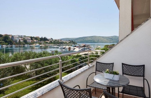 Seget Vranjica Apartment | Apartment in Seget Vranjica with Seaview, Balcony, Air condition, WIFI (5052-3)