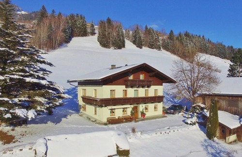 Taxenbach Apartment | Apartment in Taxenbach with Garden, Garden Furniture, BBQ