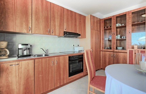 Crveni Vrh Apartment | Apartment in the Skiper resort for up to 6 guests