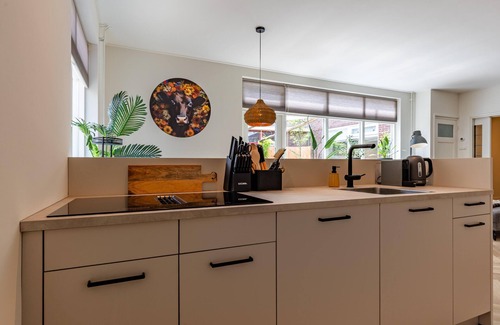 Warmenhuizen House | Apartment in the city centre close to the sea