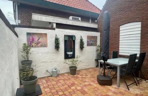 Groenlo Apartment | Apartment in the fortified town of Groenlo with private garden
