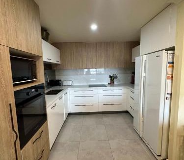 Bathurst Apartment | Apartment in the Heart of Bathurst Walk Everywhere