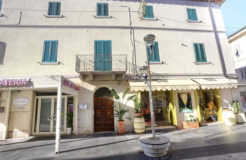 San Vincenzo Apartment | apartment in the center with parking space