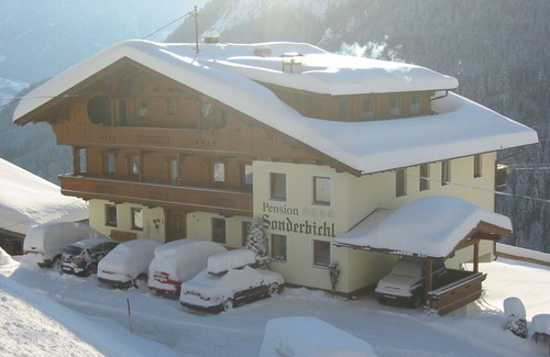 Pankrazberg Apartment | Apartment in the middle of the Alps with general wellness area
