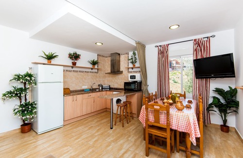 Totalan Apartment | Apartment in the Mountains with Terrace, Mountain Views