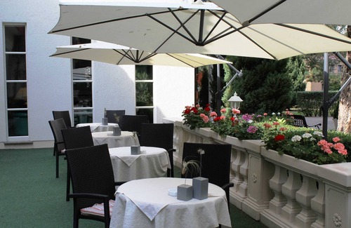 Plau am See House | Apartment in the Park Chalet - Parkhotel Klüschenberg