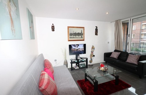 Shadwell Apartment | Apartment in Tower Bridge